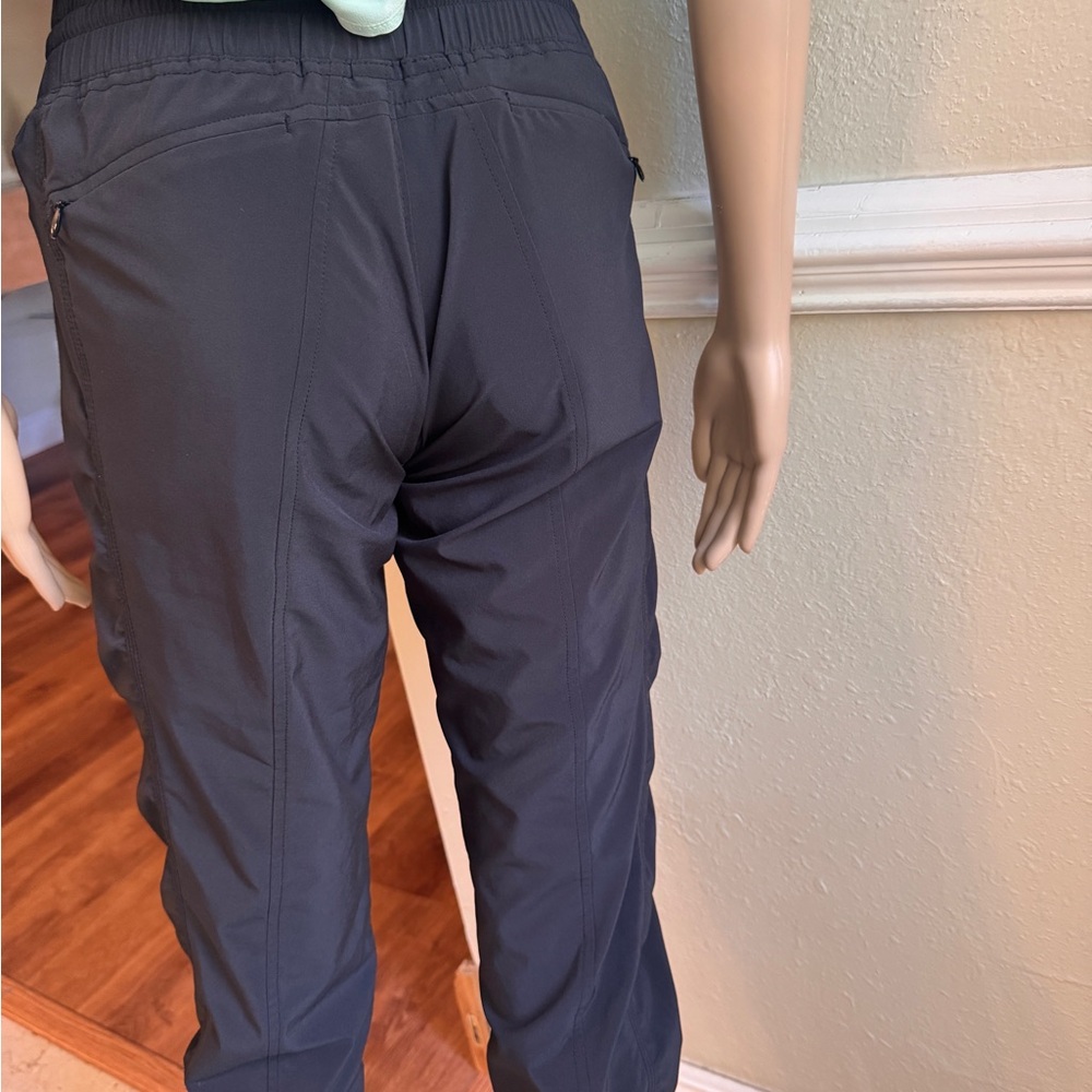 Athleta black Cropped Jogger Pants size 0  used . - Picture 8 of 12